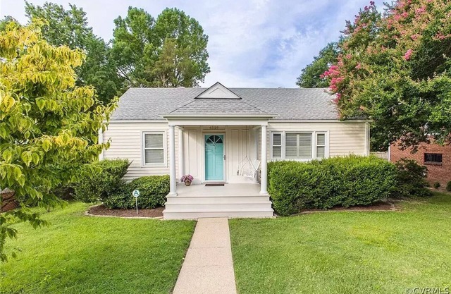 Cozy Bungalow convenient to U of R & shops of Libbie & Grove!