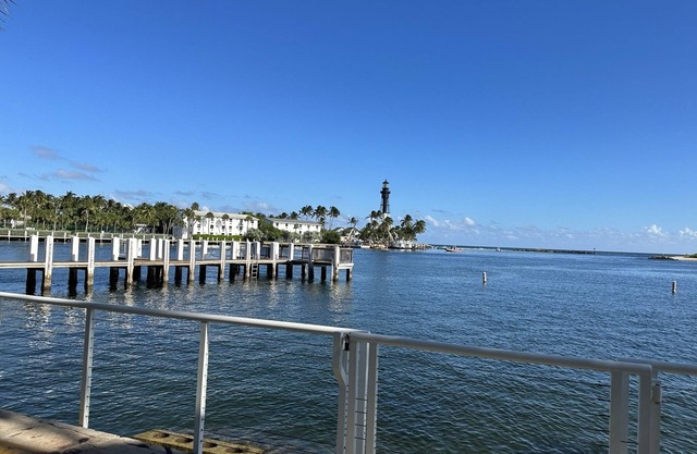 Cozy Bungalow with Private Beach Access