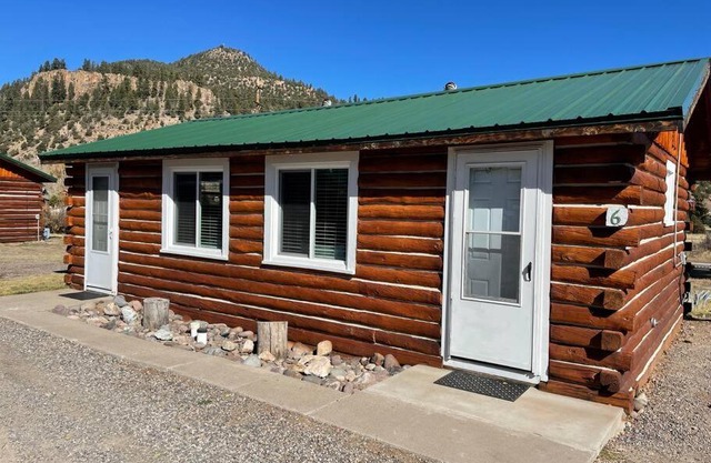 Cozy cabin #6 at Aspen Ridge Cabins