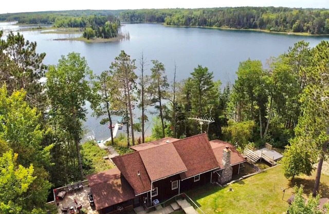 Cozy cabin getaway in northern Minnesota! Beds for 8.