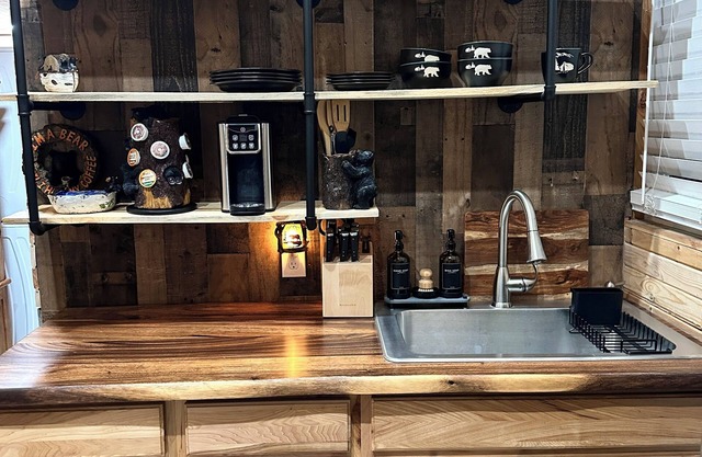 Cozy cabin in Athol with 4 ski resorts nearby! Enjoy a peaceful getaway