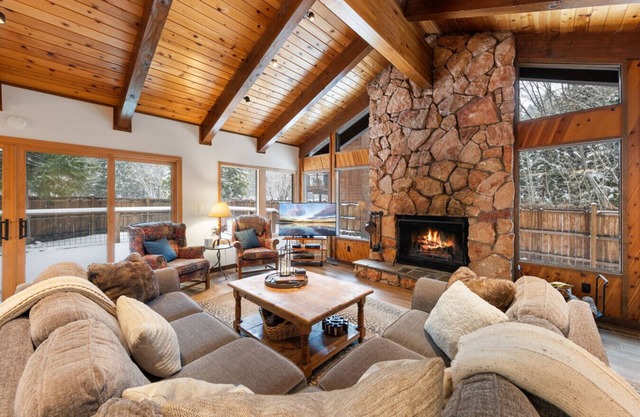 Cozy Cabin Min. to Palisades HotTub Walk to Beach