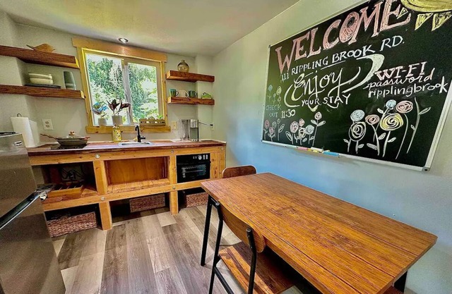 Cozy Cabin Minutes from Mt.Airy & Kalahari