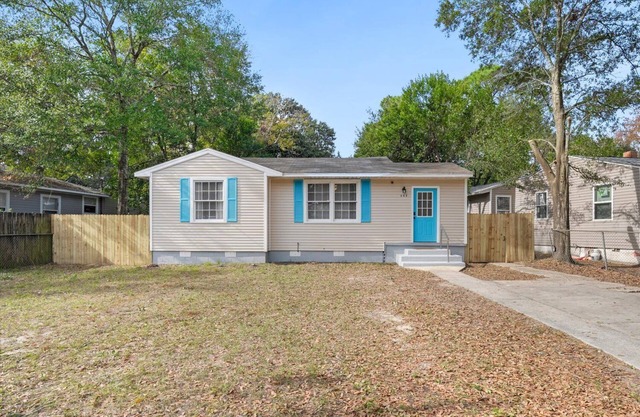Cozy Cabin Near Downtown & Navy Base