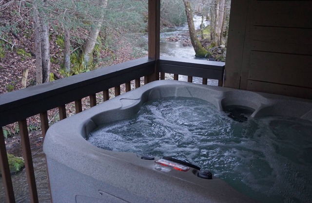 Cozy Cabin On The Creek