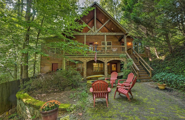 Cozy Cabin w/Deck, Walk to Wildcat Creek & Dining