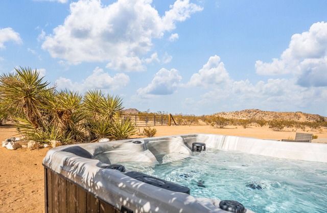 Cozy Cabin w/Hot Tub, Stargazing, Movie Theatre, Private & Secluded 2.5 Acres