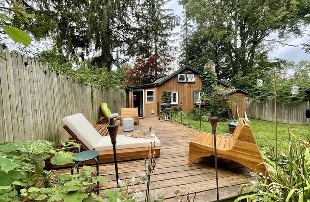Cozy cabin with deck and fireplace steps from White Pond Lake. Dog friendly.
