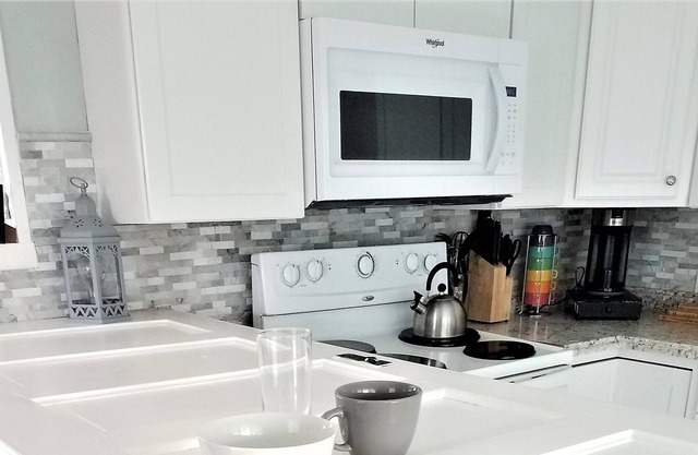 Cozy Cady Cottage walk to antiques, restaurants, and centennial trail