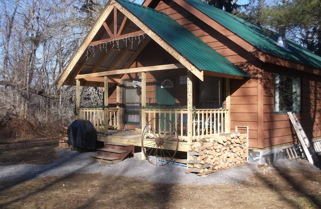 Cozy Camp Retreat! Enjoy four wheeling, hunting, 3 miles to Redfield Reservoir.