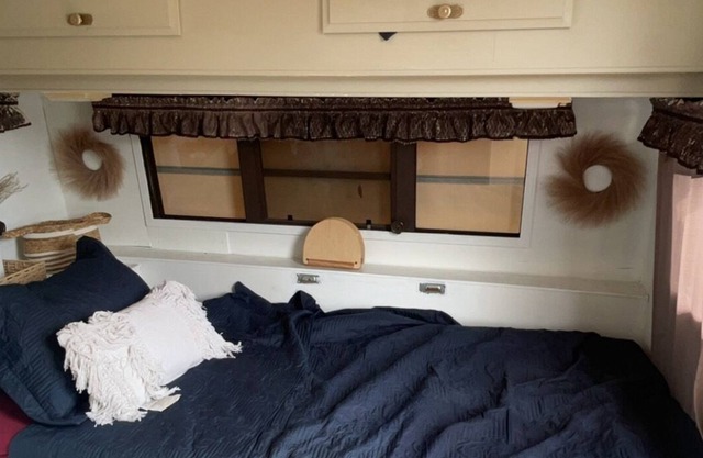 Cozy camper 20 feet from Norris lake