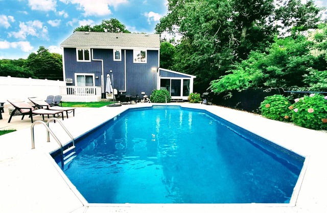 Cozy Cape Cod House - Stroll or Bike the Canal