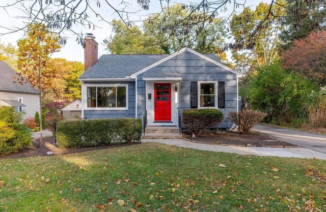 Cozy Central Clintonville Abode! Close to OSU, Riverside, and the city buzz!