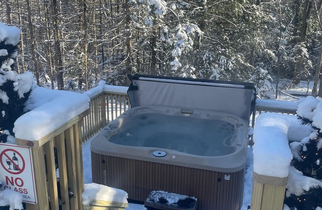 Cozy Chalet 5mins from Okemo, SAUNA JACUZZI HOT TUB