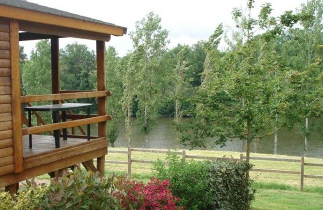 Cozy Chalet - Pond View with Terrace