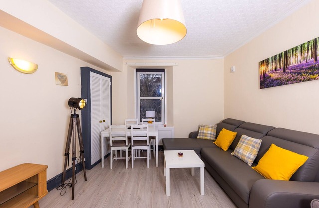 Cozy City Centre 1 Bedroom Apt by the Meadows! 7