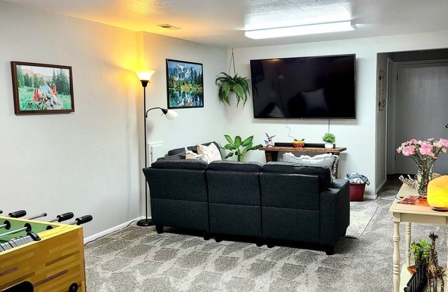 Cozy & Clean basement apartment 🏡