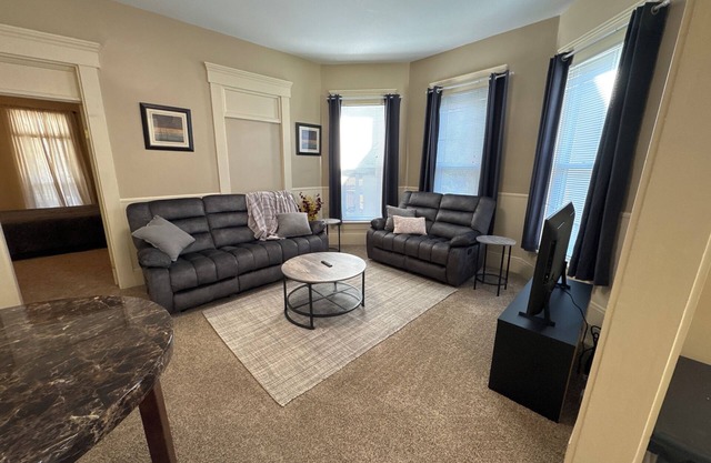 Cozy Columbus Apartment - 1 mile from Cummins HQ & Downtown