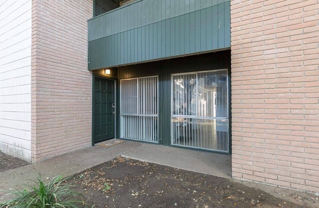 Cozy & Comfy 2‑Bed Apt, Free Parking, Walk to UTRGV
