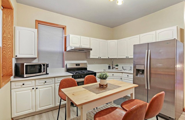 Cozy & Comfy 5BR Building by O'Hare & Downtown