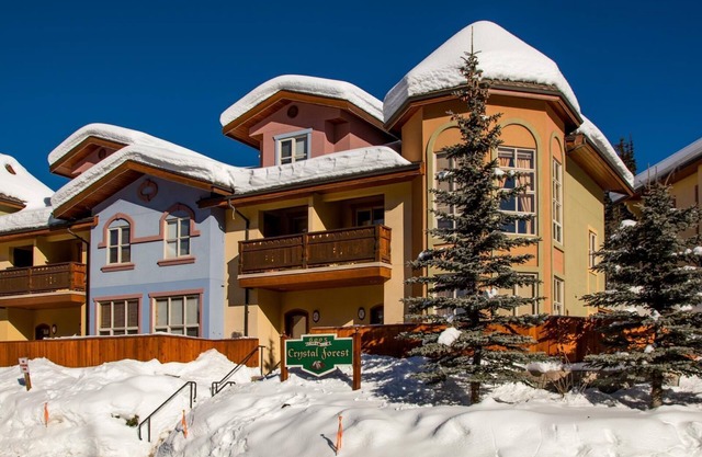 Cozy Condo Close to Village | Access to Ski-Out Trail | Private Hot Tub | Fireplace