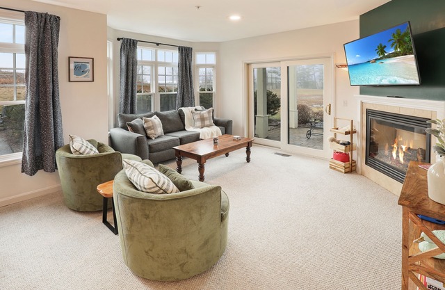 Cozy condo perfect for winter vacationn