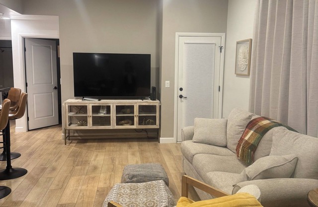 Cozy Condo Retreat Steps to the River Walk!