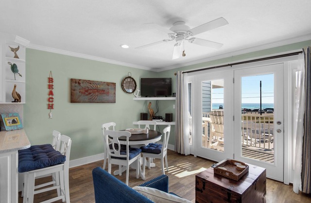 Cozy Condo that sleeps 6, with Gulf Views in Miramar Beach