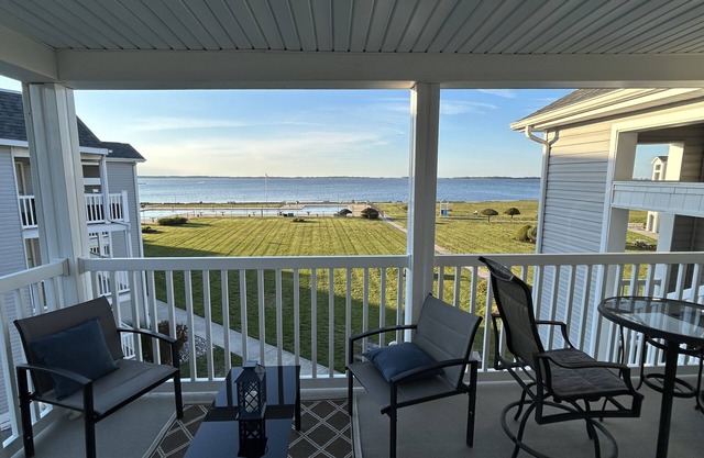 Cozy condo with amazing water views only 8 min from Bethany Beach !
