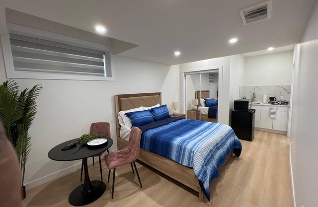 Cozy & Cool One Bedroom in West Secord