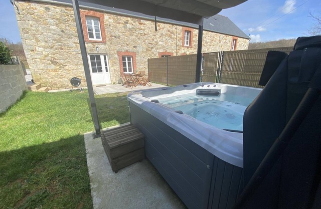 Cozy Cotentin Retreat: Spa, Countryside, Pet-Friendly, Sleeps 4