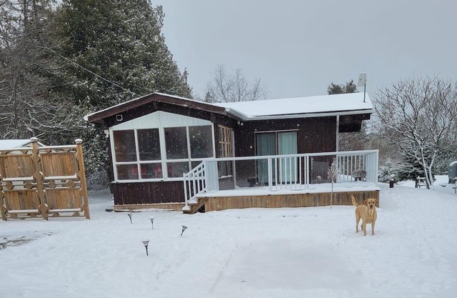 Cozy cottage by Balsam Lake. 5 mins to beach