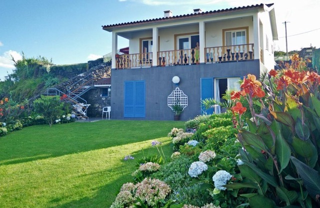 Cozy Cottage in front on Poços de São Vicente
