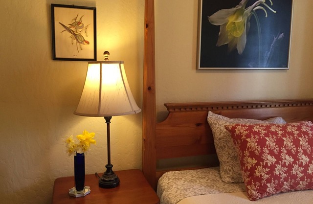 Cozy cottage just blocks to town and Lithia Park!