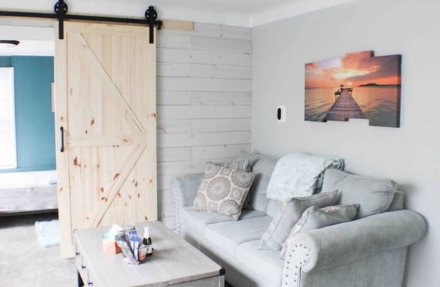 Cozy cottage located in the heart of Port Clinton. Pet Friendly too!
