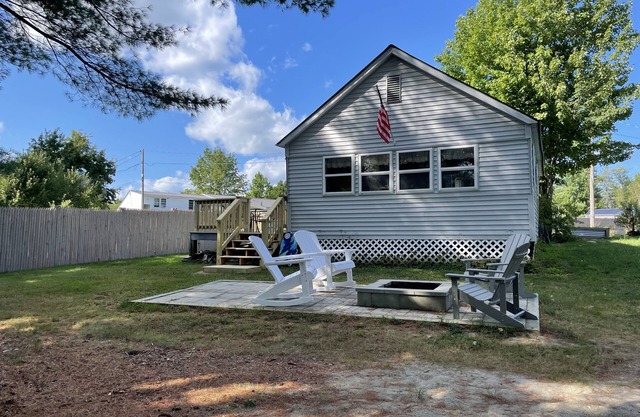 Cozy Cottage on Ellis Pond-Cabin #2 at Kozy Cove