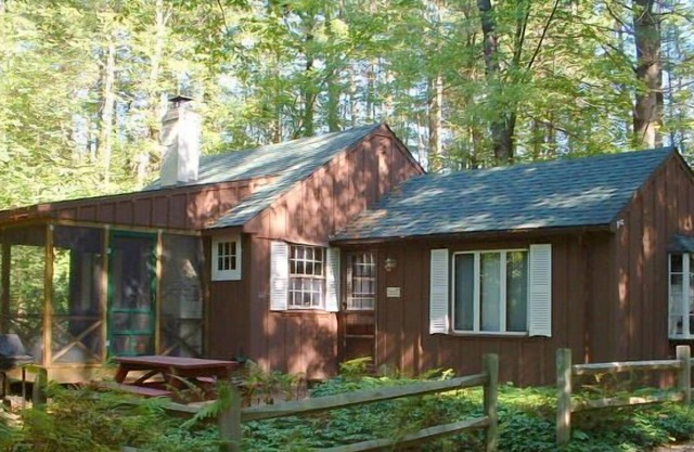 Cozy Cottage on Quiet White Oak Pond