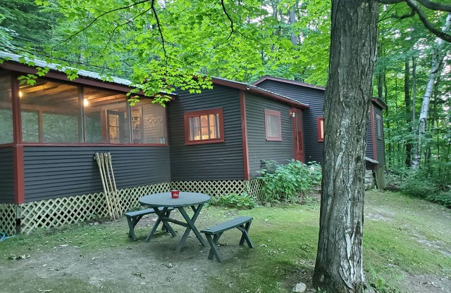 Cozy Cottage overlooking Lake Dunmore