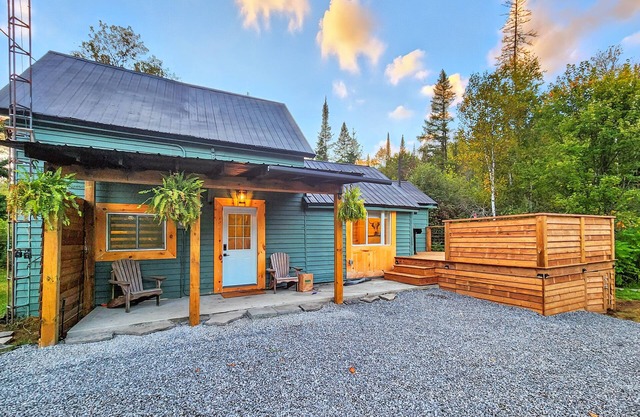 Cozy Cottage Retreat Private 2 Acres, Near Lake