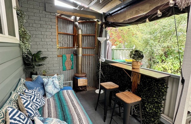 Cozy cottage w/firepit, walking distance to town, bike and hiking trails