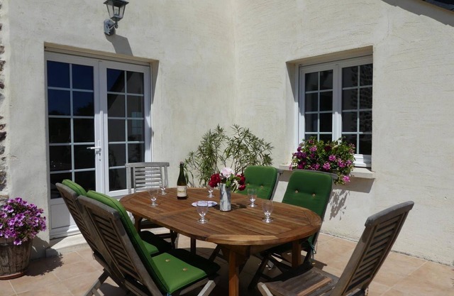 Cozy cottage with terrace in Normandy, pet-friendly