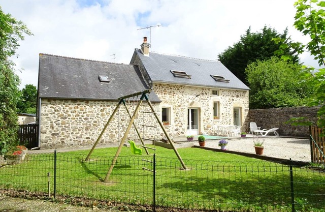 Cozy country house with garden and fireplace in Tamerville, 5 pers.