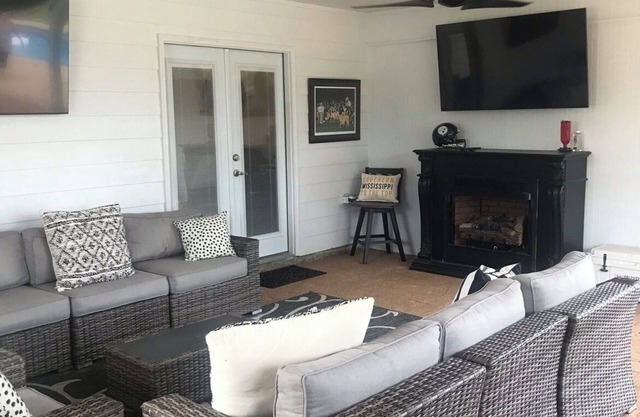 Cozy, country living with plenty of privacy and fun things to do!
