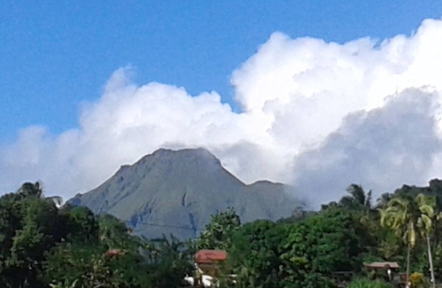 Cozy Creole hut, comfortable, Caribbean sea and mountain view, quiet, 5 'beach