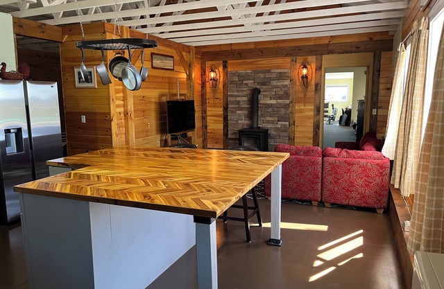 Cozy custom built cabin home with spectacular sunset views from private deck