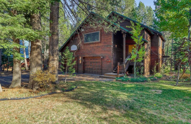 Cozy, dog-friendly, Tahoe home near rec centers for pools, gyms, & sports courts