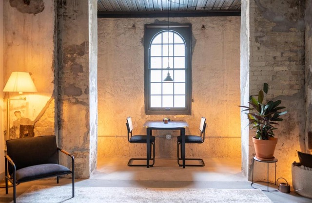 Cozy Double Queen Apartment Close to Fiserv with Parking