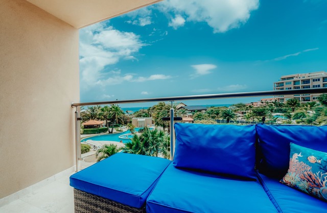 COZY EAGLE BEACH VIEW CONDO