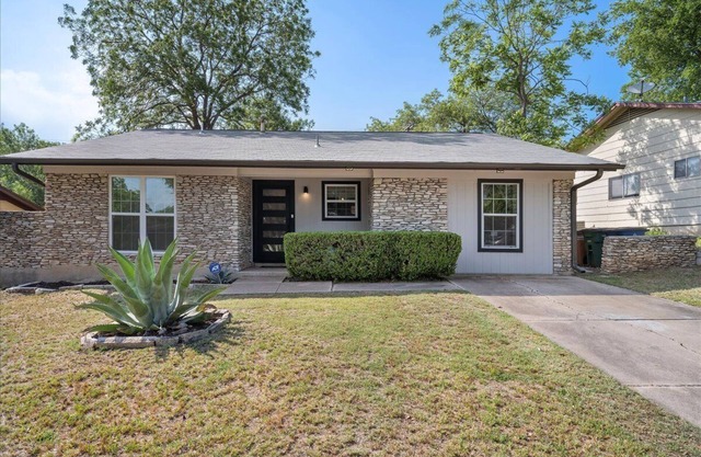 Cozy East Austin Home - Fully-equipped Kitchen - Pet Friendly