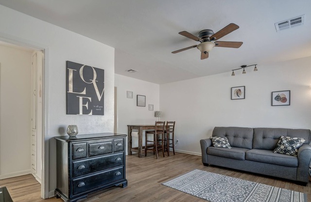 Cozy Edmond bungalow